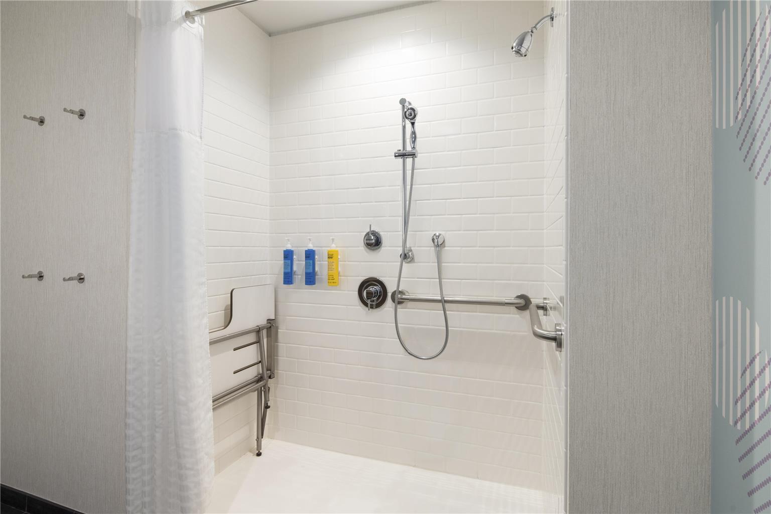 Guest room bath 