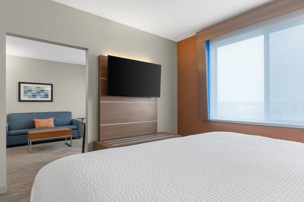 Images Holiday Inn Express & Suites Coralville by IHG