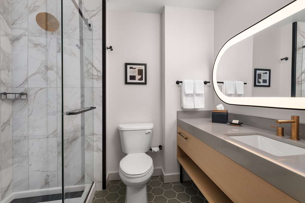 Guest room bath