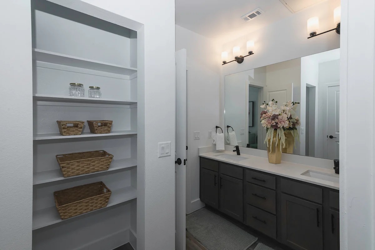 Large Bathroom 