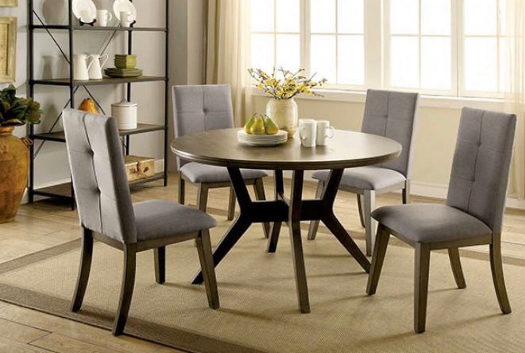 Mod Designs Moving & Furniture specializes in custom furniture designed to match your unique style and needs. Whether you’re furnishing a cozy corner or an entire home, we create personalized pieces that bring your vision to life while maintaining exceptional quality.