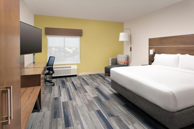 Images Holiday Inn Express & Suites San Antonio North - Windcrest by IHG