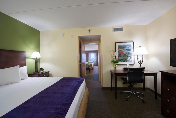 Images Edgewater Hotel and Waterpark