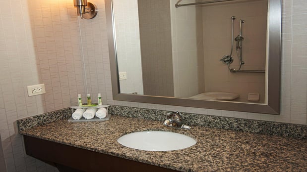 Images Holiday Inn Express & Suites Wichita Northeast by IHG