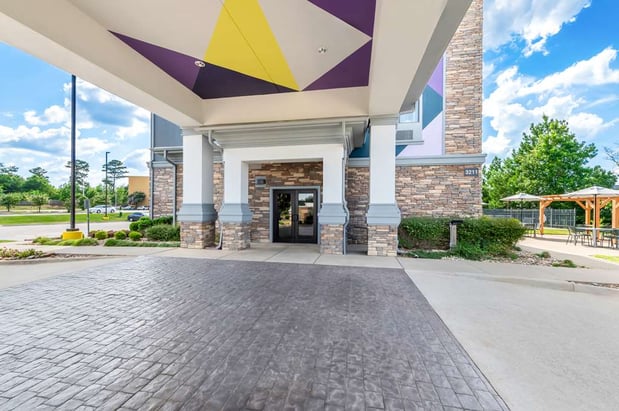 Images Spark by Hilton Longview