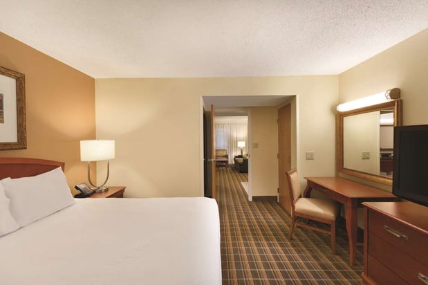 Images Embassy Suites by Hilton Greenville Golf Resort & Conference Center