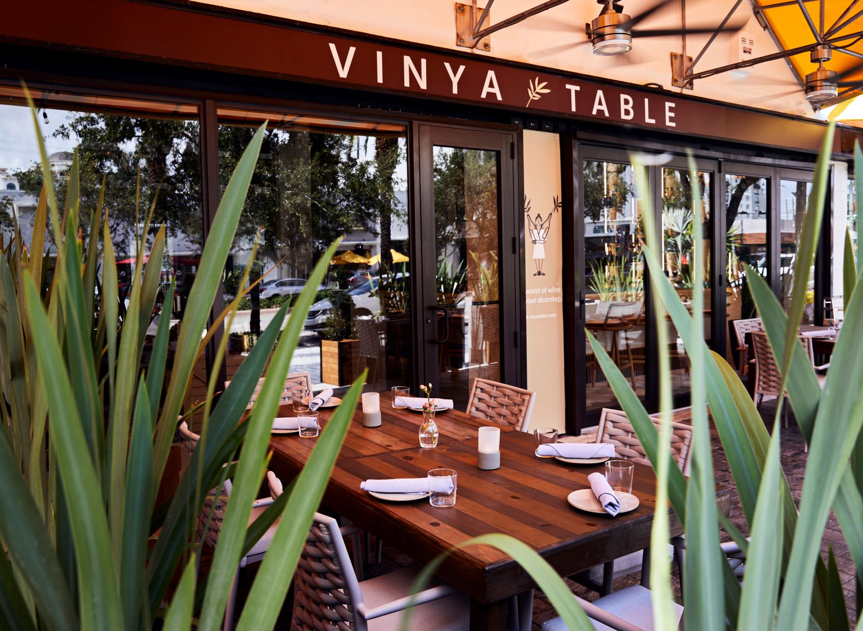 Vinya Table