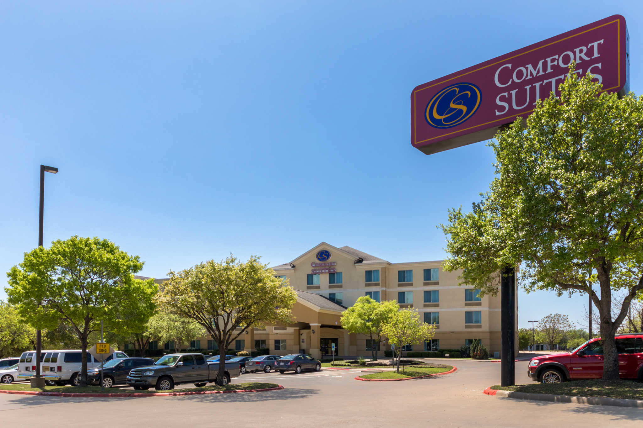 Rooms to go austin hours The Residence Inn Round Rock is located just north of Austin and offers impeccable service and spacious apartment-style suites. Nestled within walking distance from Dell Corporate campus and right around the corner from Apple Inc., discover all that Residence Inn Round Rock has to offer.