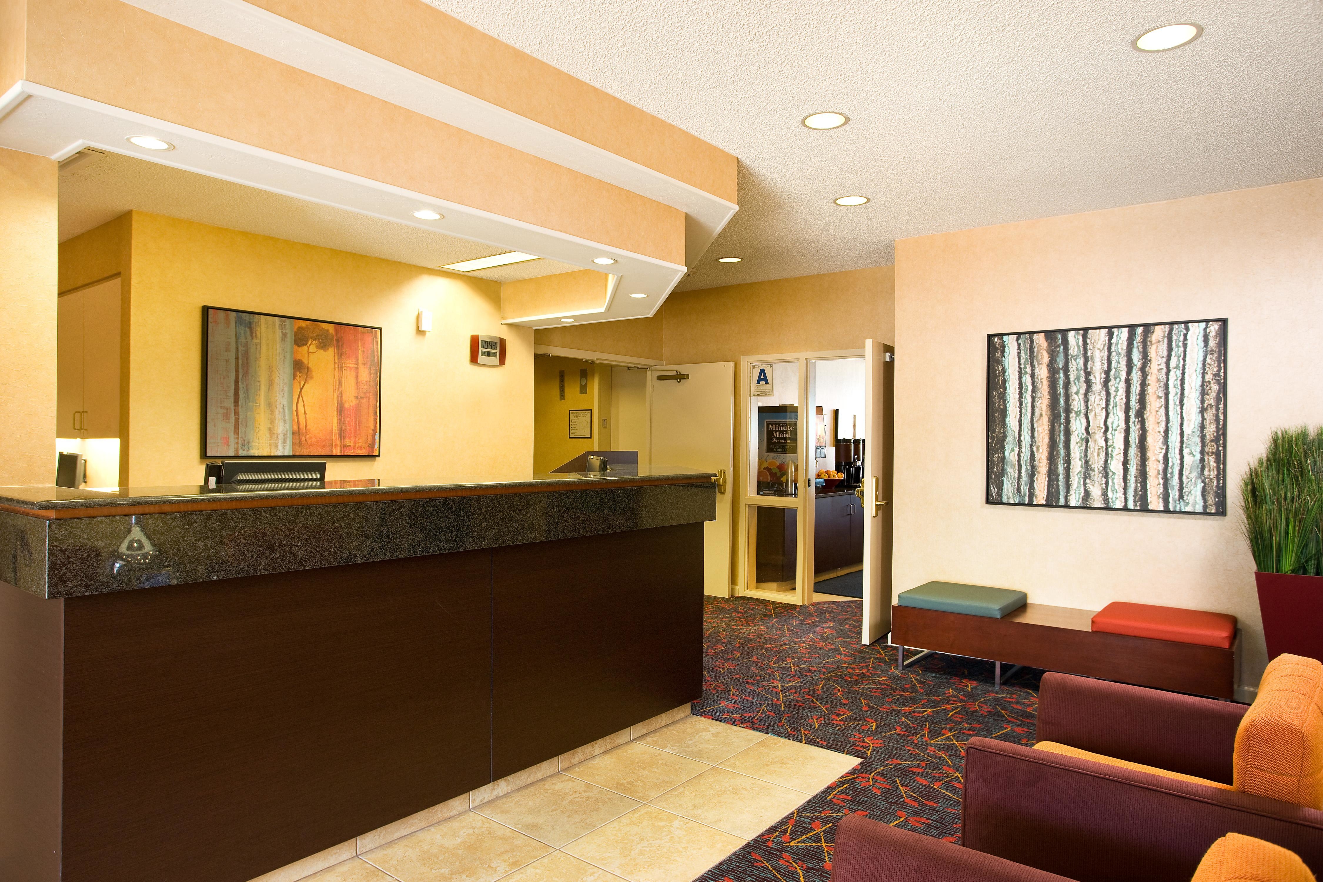 Front Desk - Following a quick and easy check-in at our front desk, ask our professional staff for suggestions or driving directions to some of the many dining and entertainment hot spots nearby.
