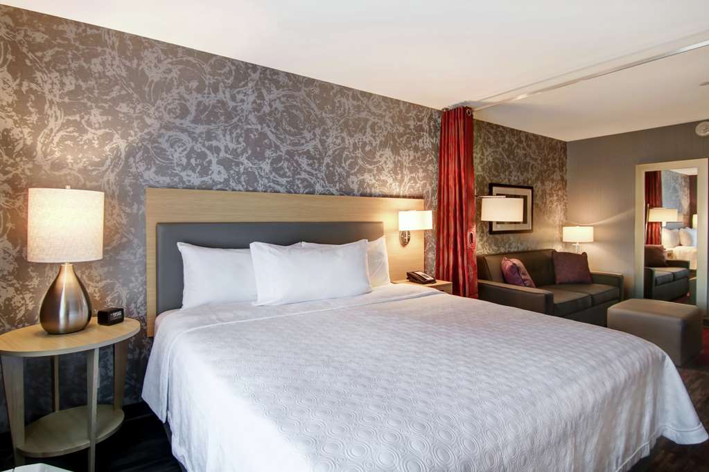 Guest room Home2 Suites by Hilton Edmonton South Edmonton (780)250-3000