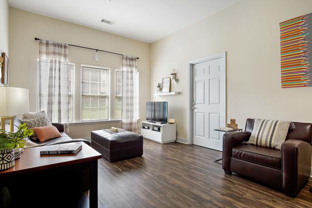 Images Central House on Stadium Apartments