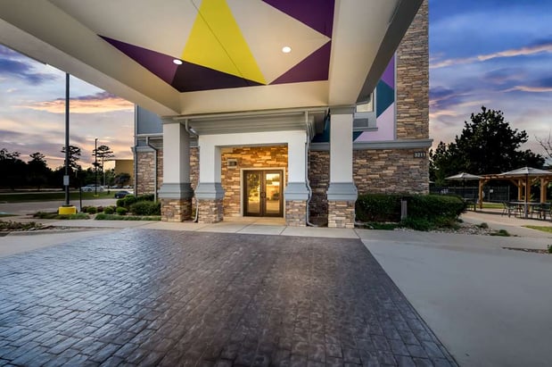 Images Spark by Hilton Longview