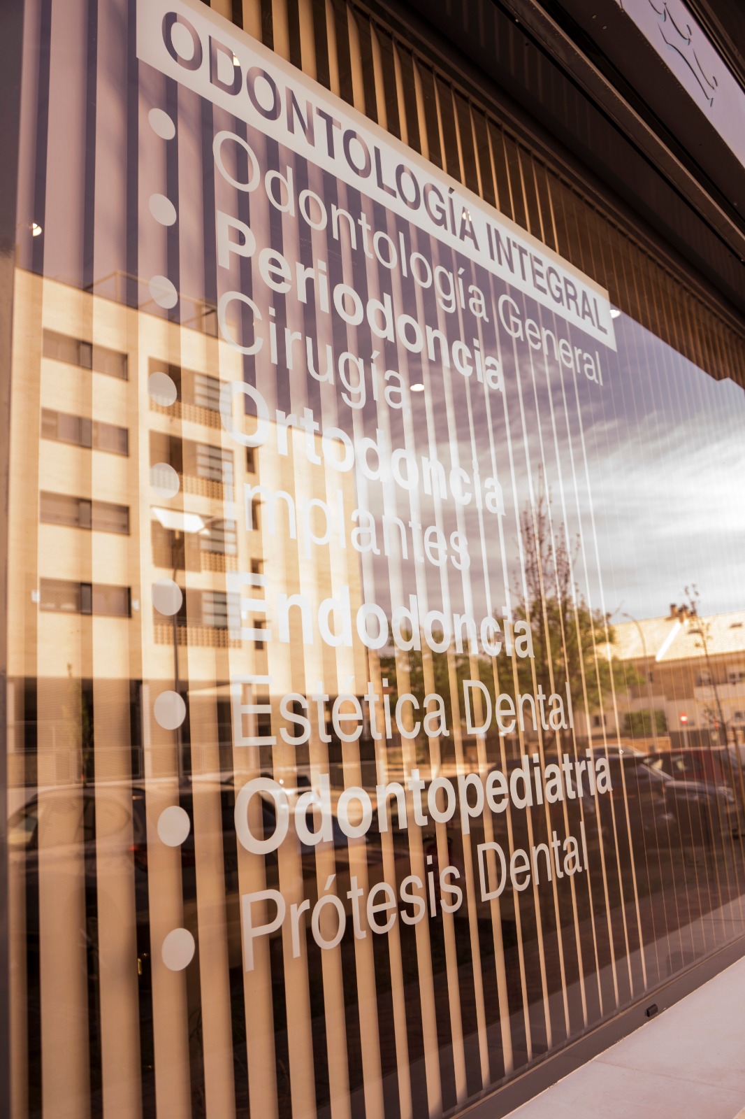 Images Clínica Dental J.Roda. Odontología integral