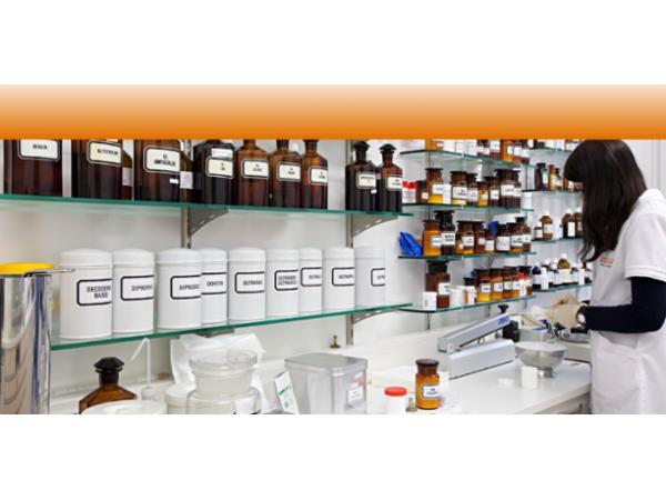 Apotheke Mistelbach Mag. Klaus Dundalek KG, Hauptplatz 36 in Mistelbach