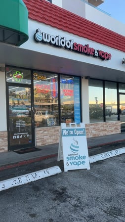 Images World of Smoke & Vape - Aventura