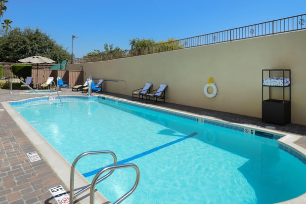 Images Holiday Inn Express & Suites Pasadena - Los Angeles by IHG