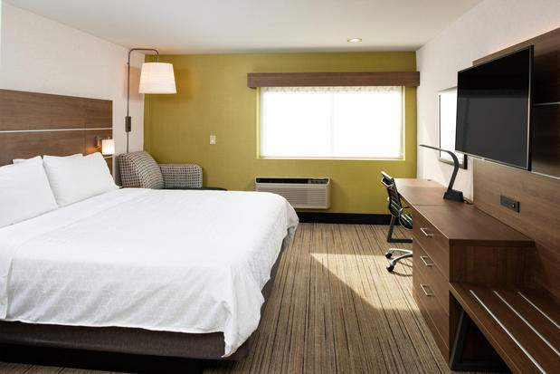 Images Holiday Inn Express & Suites Los Angeles Downtown West, an IHG Hotel