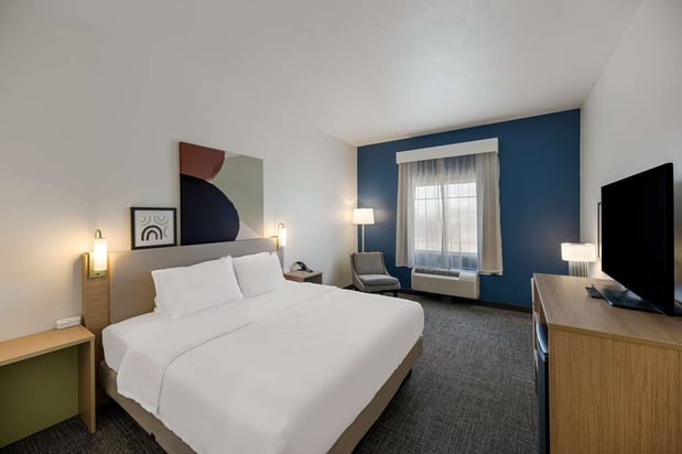 Images Spark by Hilton Midland South