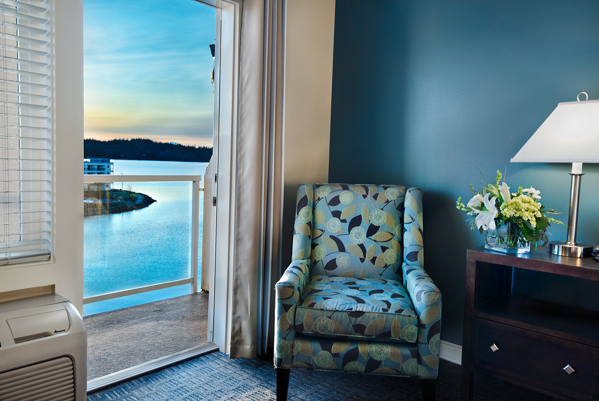 Oxford Suites Silverdale Image