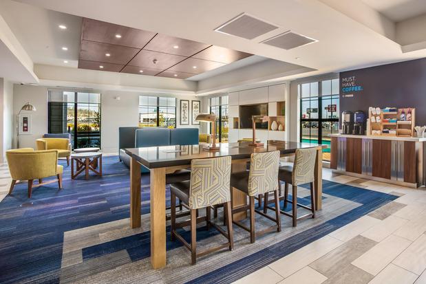 Images Holiday Inn Express & Suites Tulsa East - Catoosa by IHG