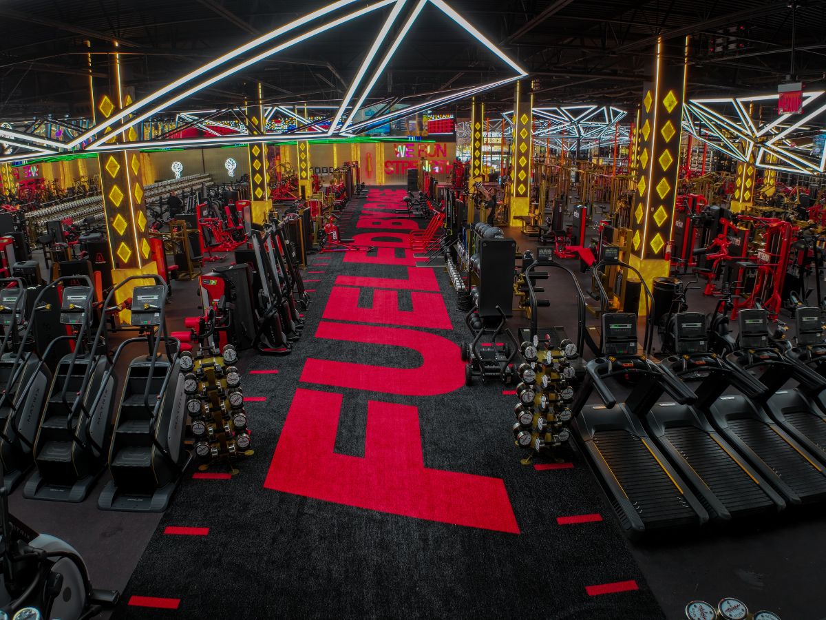 Get your heart pumping at our gym in Lombard, built for performance. Train with premium cardio equipment in a high-energy atmosphere that keeps you moving toward your goals.