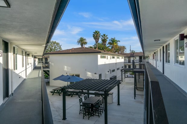 Images Torrance Gateway Apartments