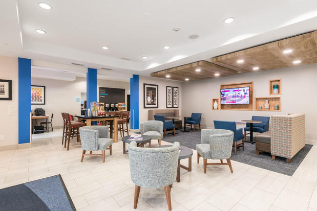Images Holiday Inn Express & Suites Lagrange by IHG