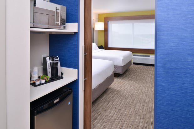Images Holiday Inn Express & Suites Madison by IHG