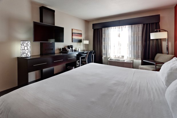 Images Holiday Inn Express & Suites Wichita Northwest Maize K-96, an IHG Hotel
