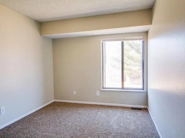 Images Meadow Lark Apartments