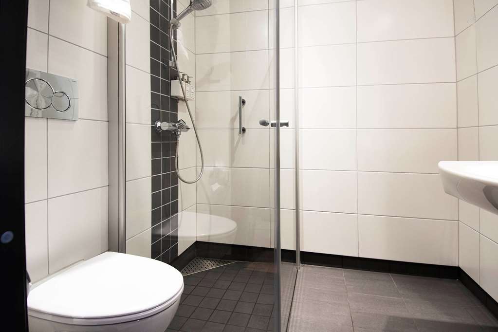 Images Park Inn by Radisson Oslo Airport Hotel West