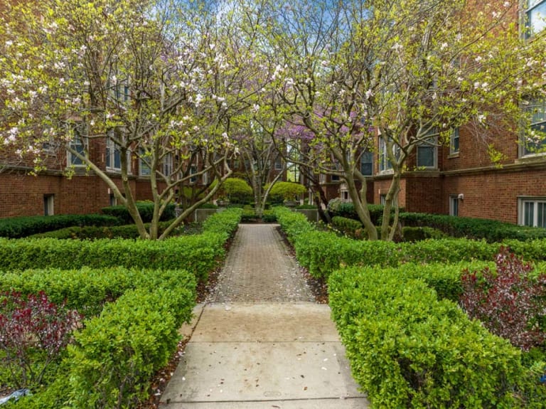 Images The Bryant at Oak Park I & II Apartments