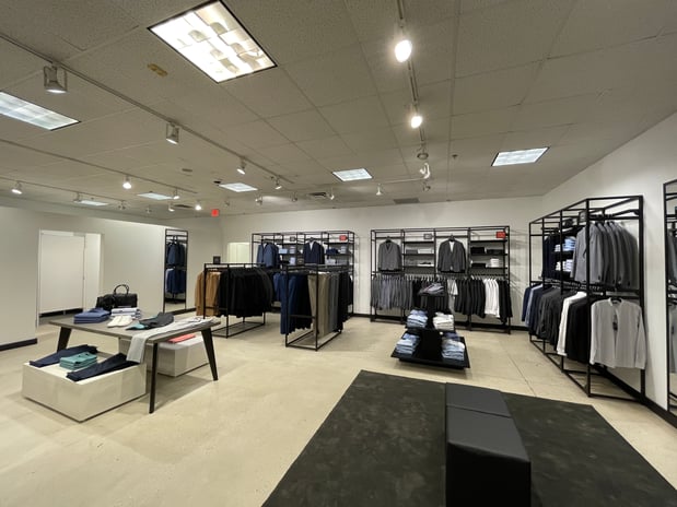 Images BOSS Outlet - Riverhead