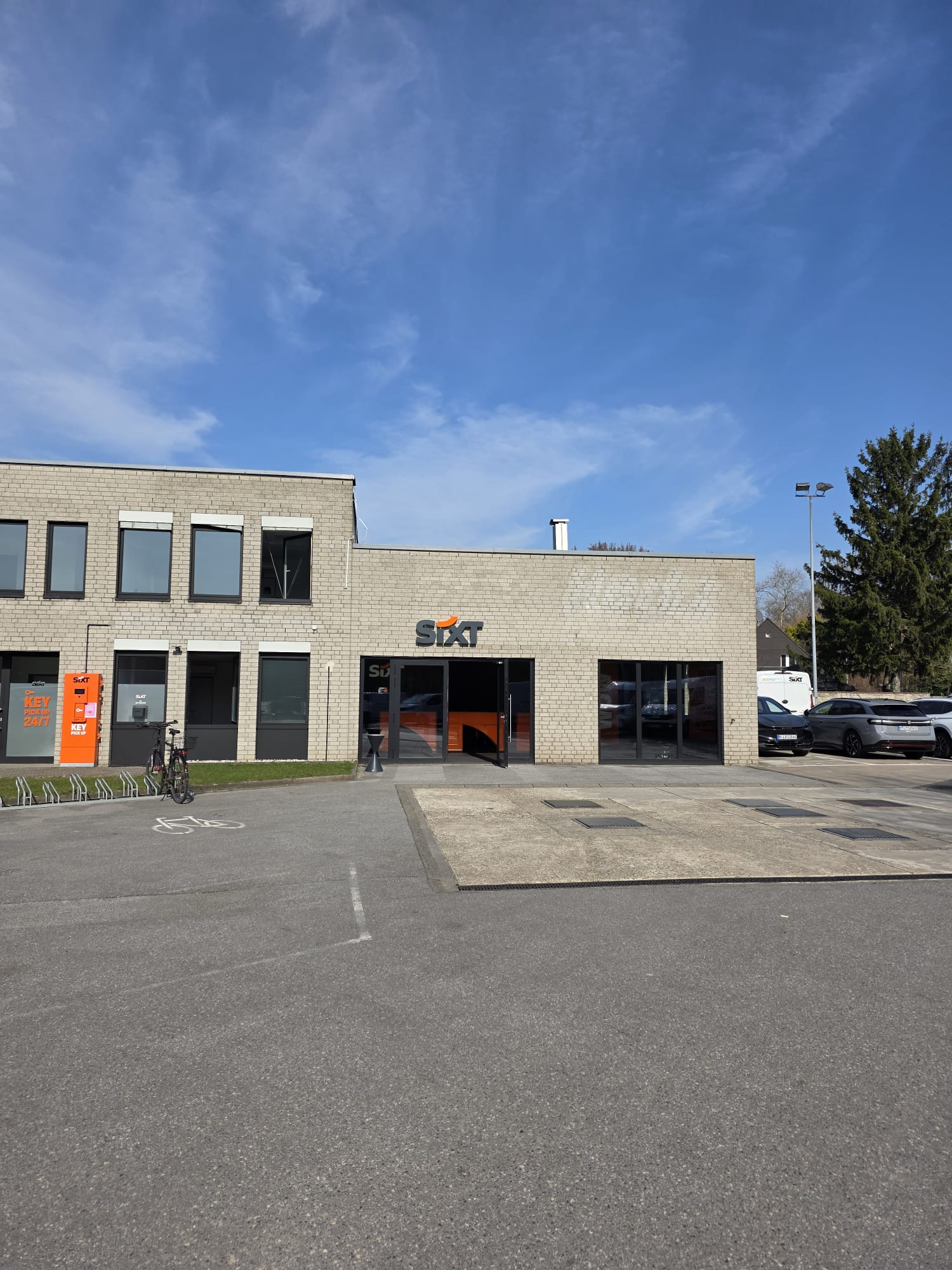 SIXT Truck Center Düsseldorf, Tilde-Klose-Weg 2-4 in Düsseldorf