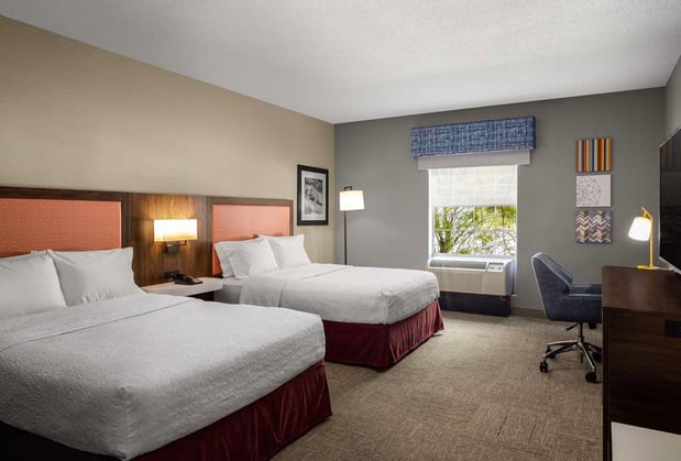 Images Hampton Inn & Suites State College at Williamsburg Square