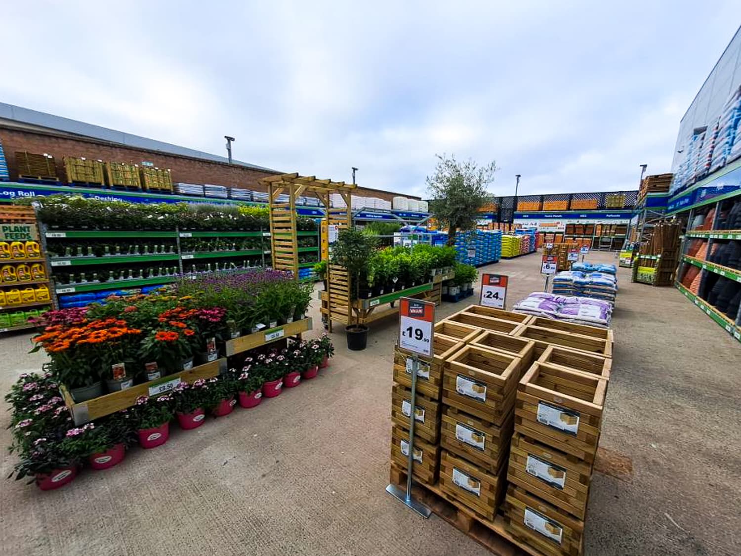 Images B&M Home Store with Garden Centre