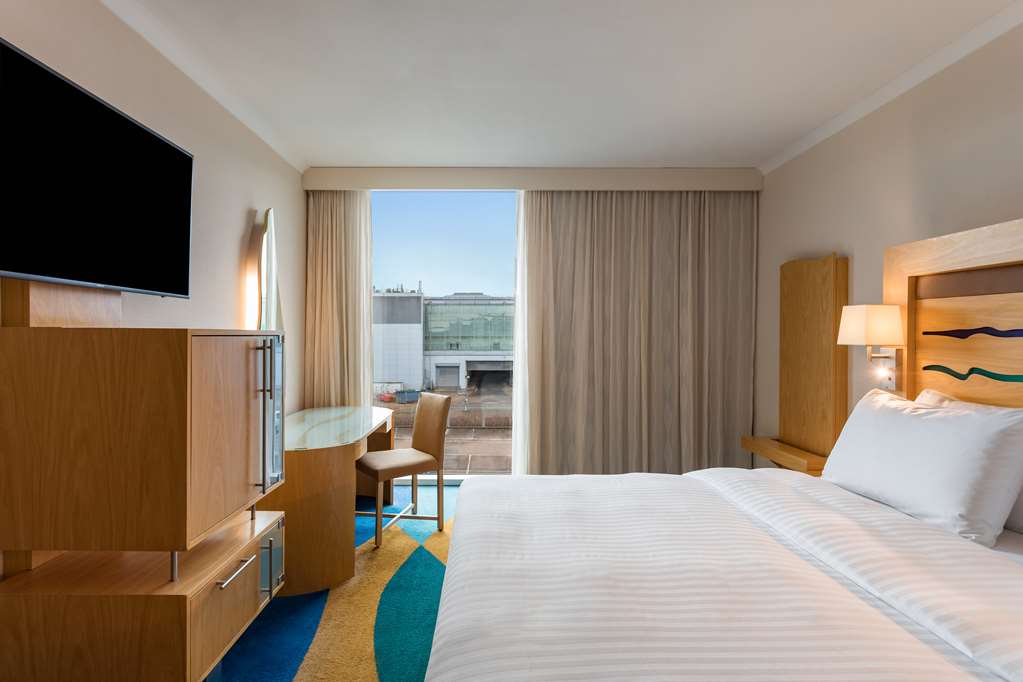 Images Radisson Blu Hotel, London Stansted Airport