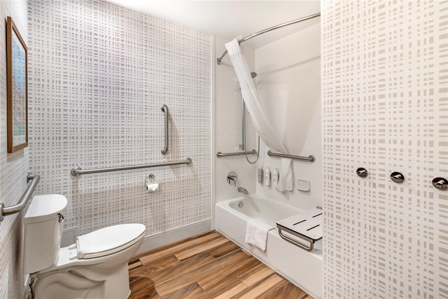 Guest room bath 