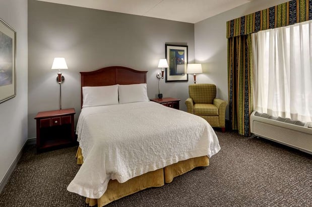 Images Hampton Inn & Suites Indianapolis-Airport