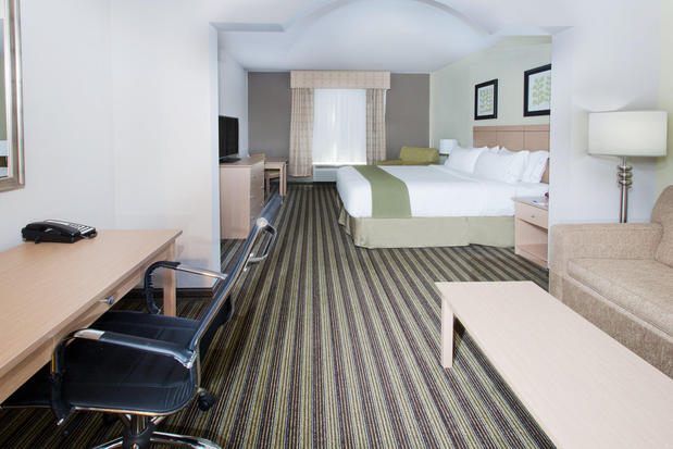 Images Holiday Inn Express & Suites Alvarado, an IHG Hotel