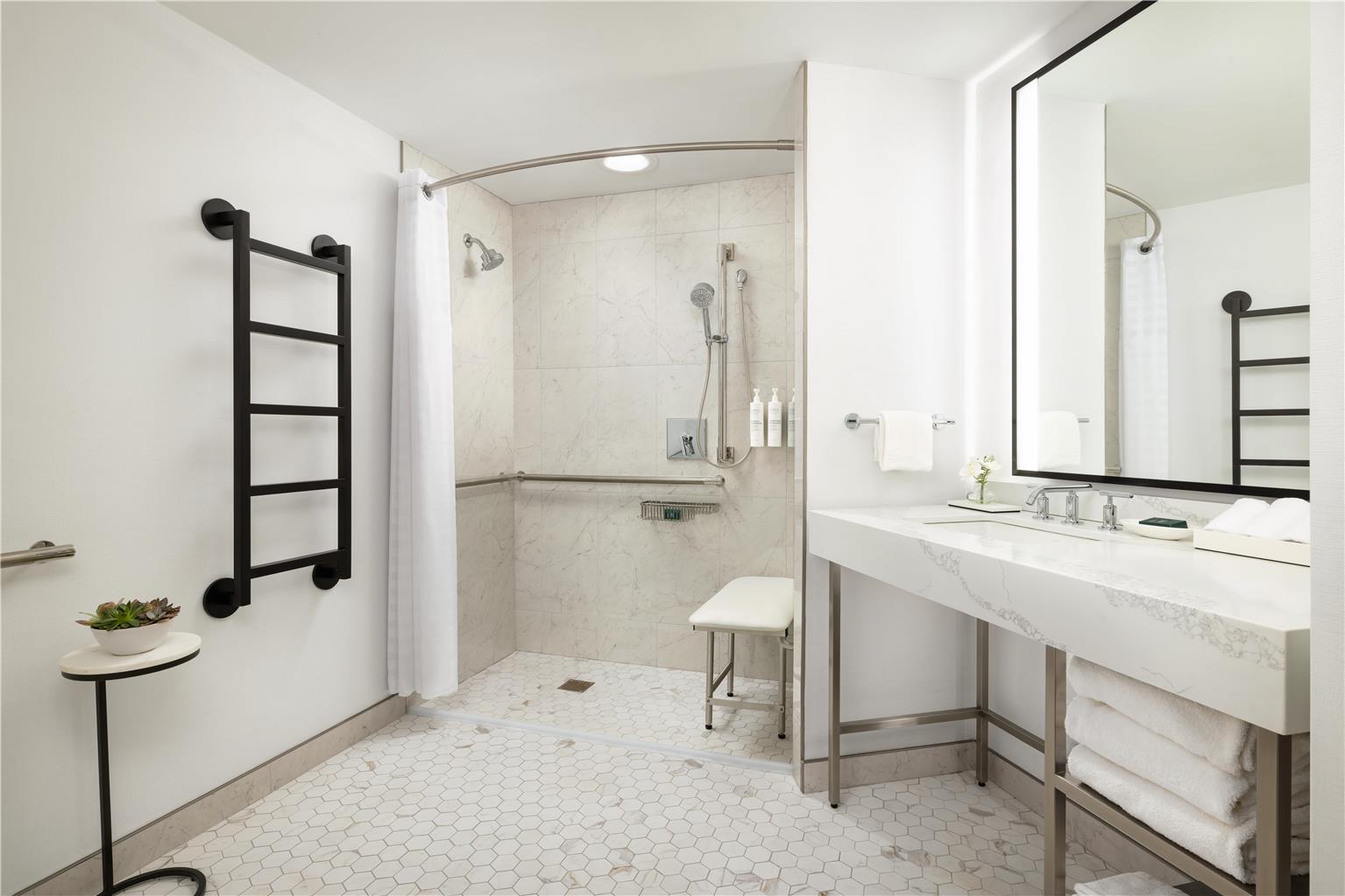 Guest room bath 