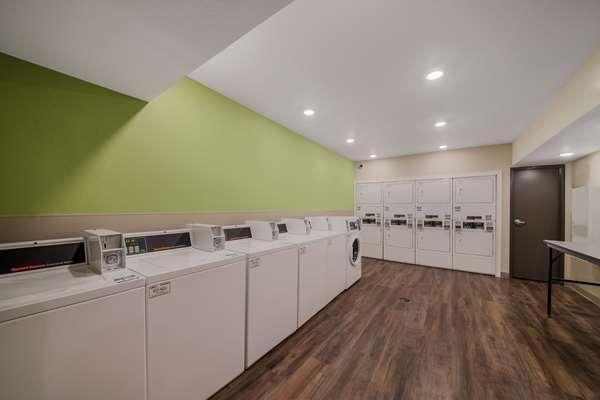 Images WoodSpring Suites Wesley Chapel-Tampa
