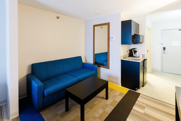 Images Holiday Inn Express & Suites Shelbyville by IHG