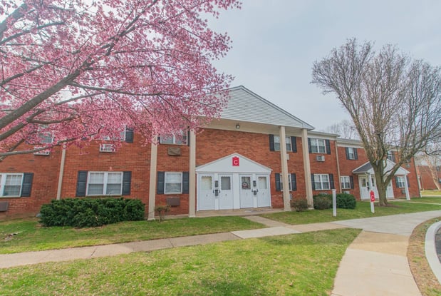 Images Country Manor Apartments