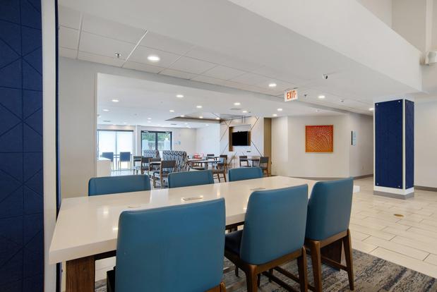Images Holiday Inn Express & Suites Mobile – I-65 by IHG