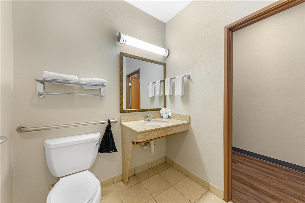 ADA Queen Whirlpool - Guest Bath