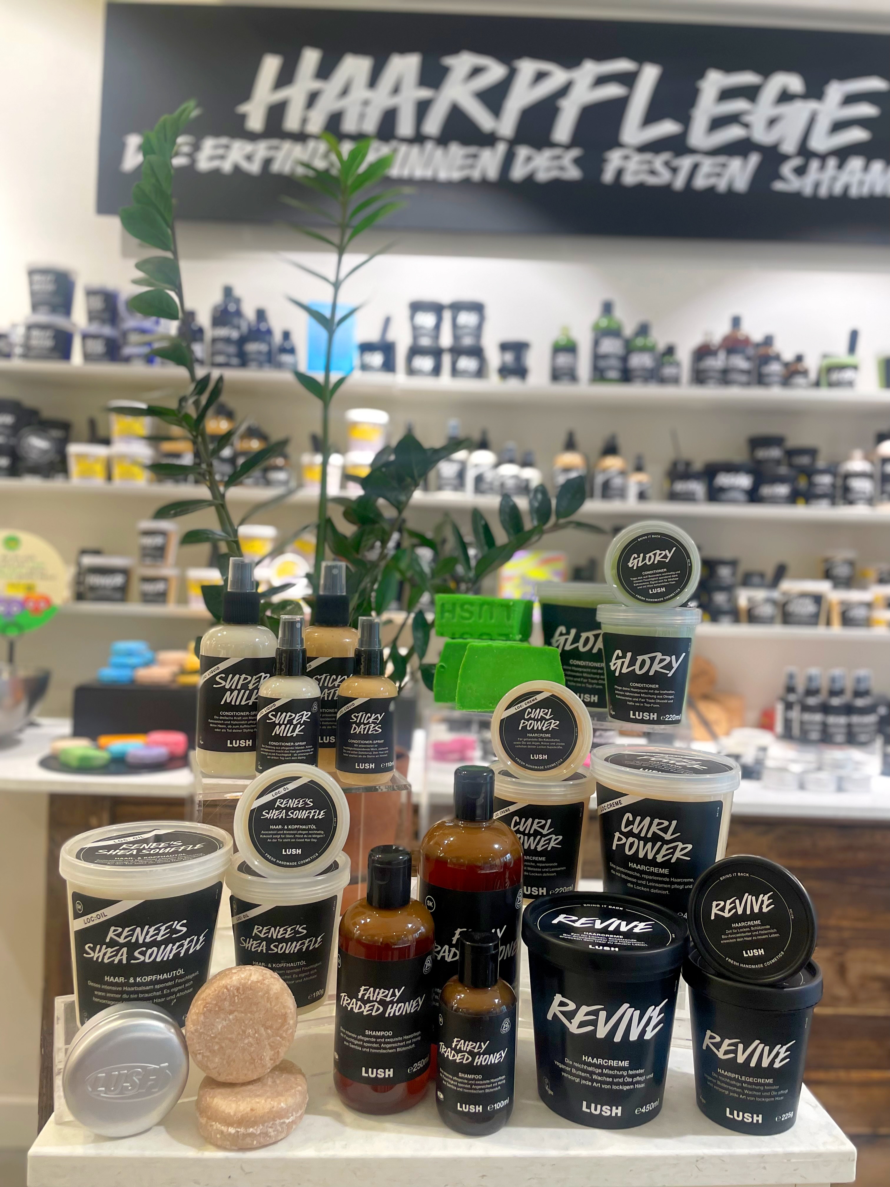 Bild zu Curls, Coils oder Waves? Bei uns findest du die perfekte Routine für deine Haarpracht!