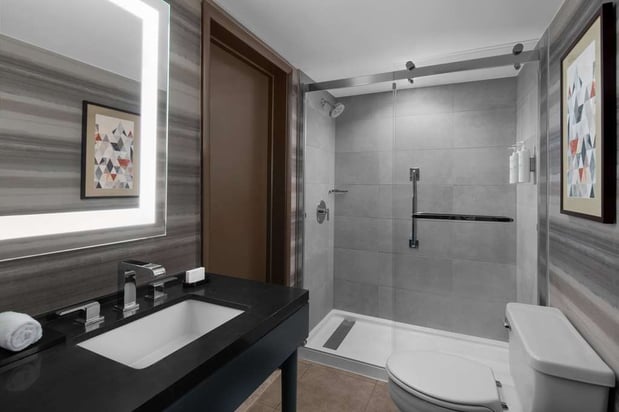 Images Embassy Suites by Hilton Phoenix Biltmore
