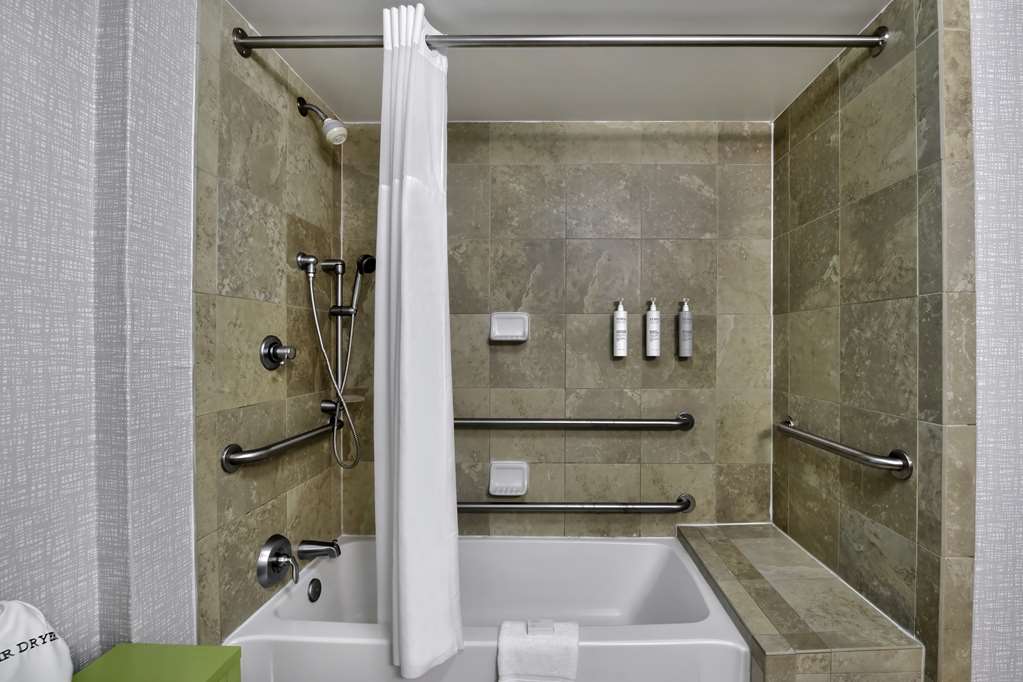 Guest room bath