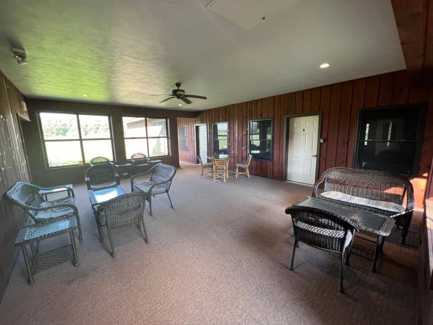 Images Redwood Inn & Suites